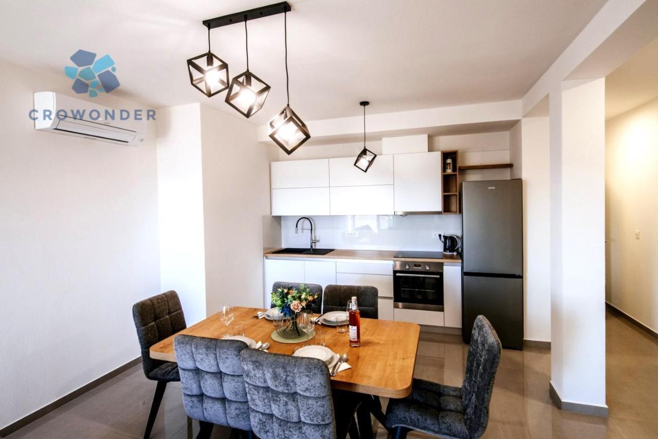 Crowonder Sun Dance Apartments With Heated Swimming Pool Seaview And Garden Sveti Filip i Jakov Luaran gambar