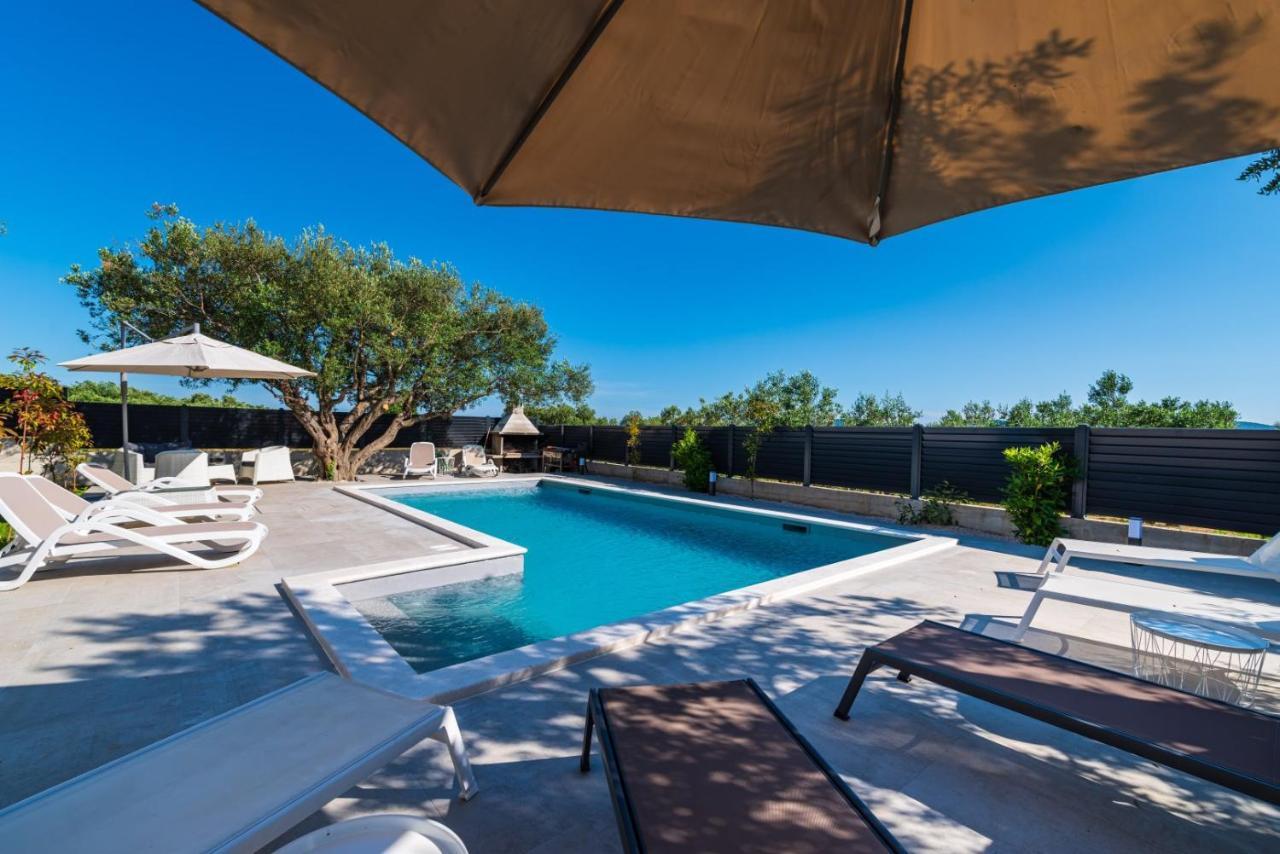 Crowonder Sun Dance Apartments With Heated Swimming Pool Seaview And Garden Sveti Filip i Jakov Luaran gambar