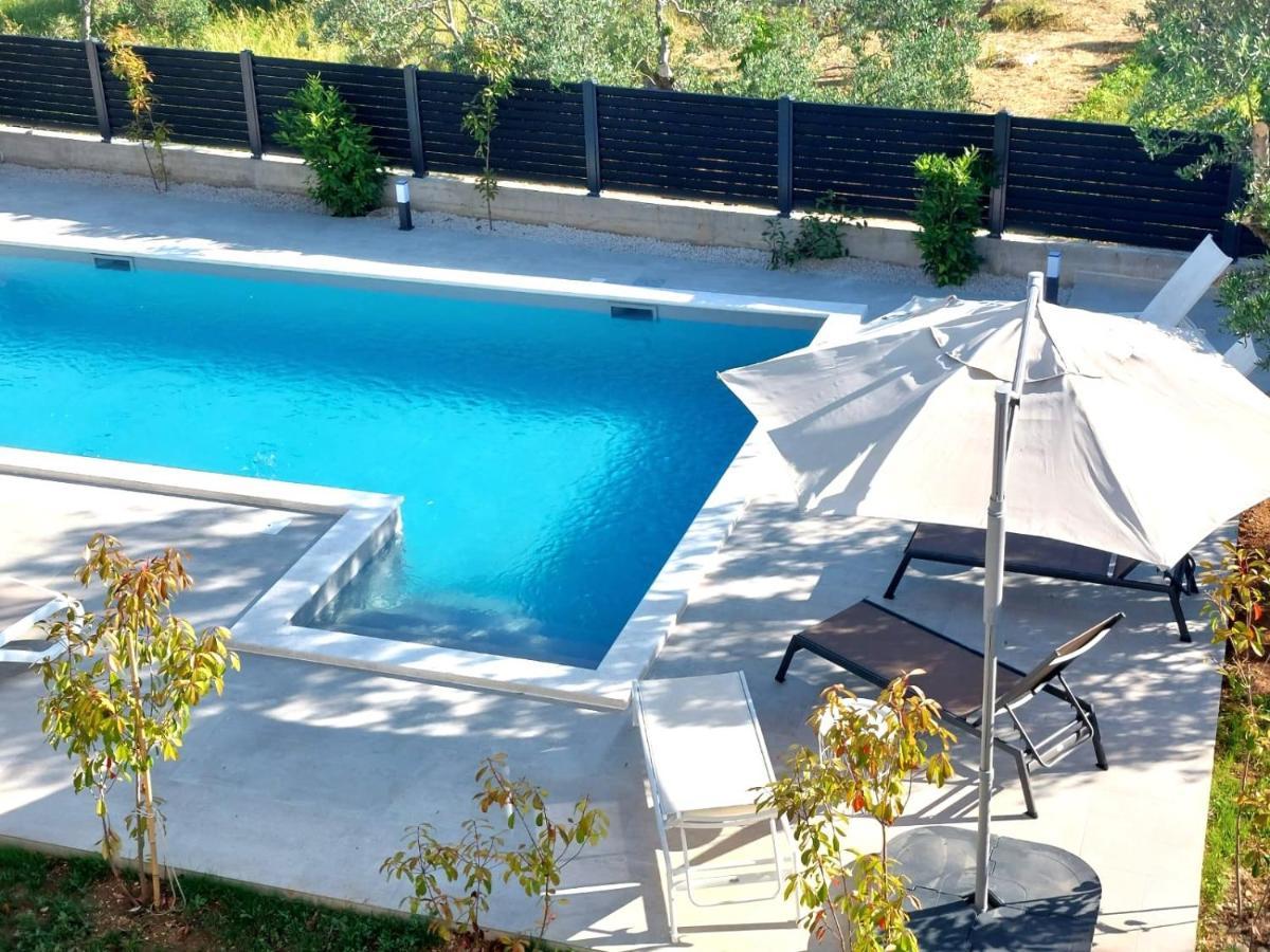 Crowonder Sun Dance Apartments With Heated Swimming Pool Seaview And Garden Sveti Filip i Jakov Luaran gambar