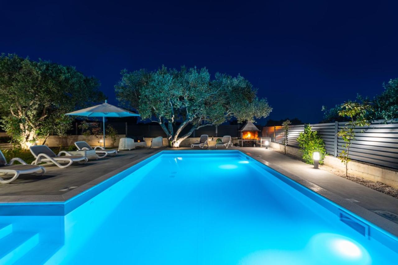 Crowonder Sun Dance Apartments With Heated Swimming Pool Seaview And Garden Sveti Filip i Jakov Luaran gambar