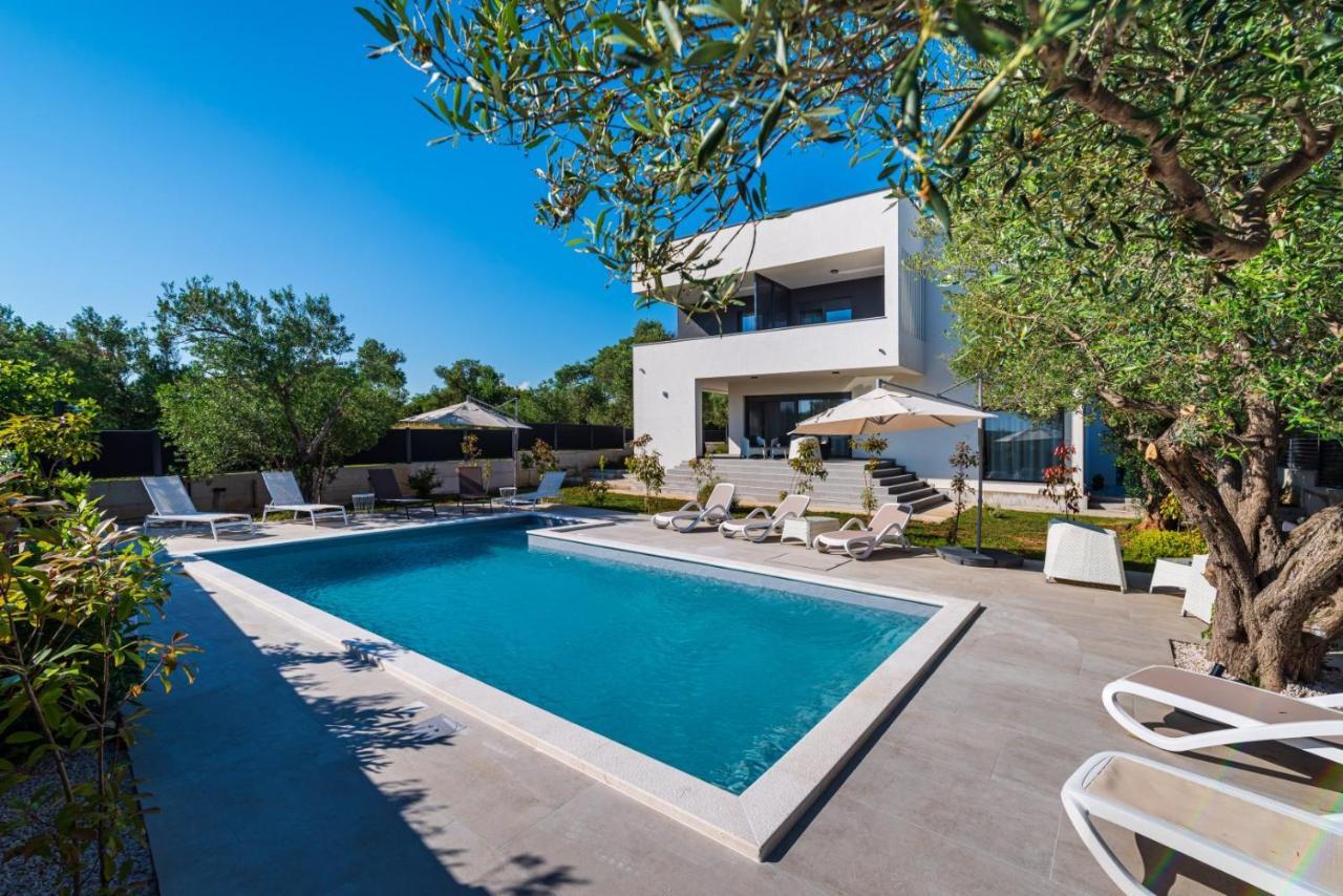 Crowonder Sun Dance Apartments With Heated Swimming Pool Seaview And Garden Sveti Filip i Jakov Luaran gambar